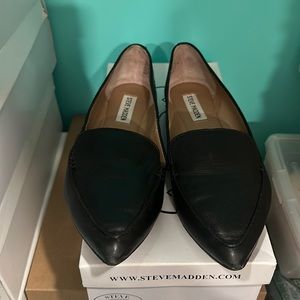 Steve Madden feather  black leather.  Size 8
